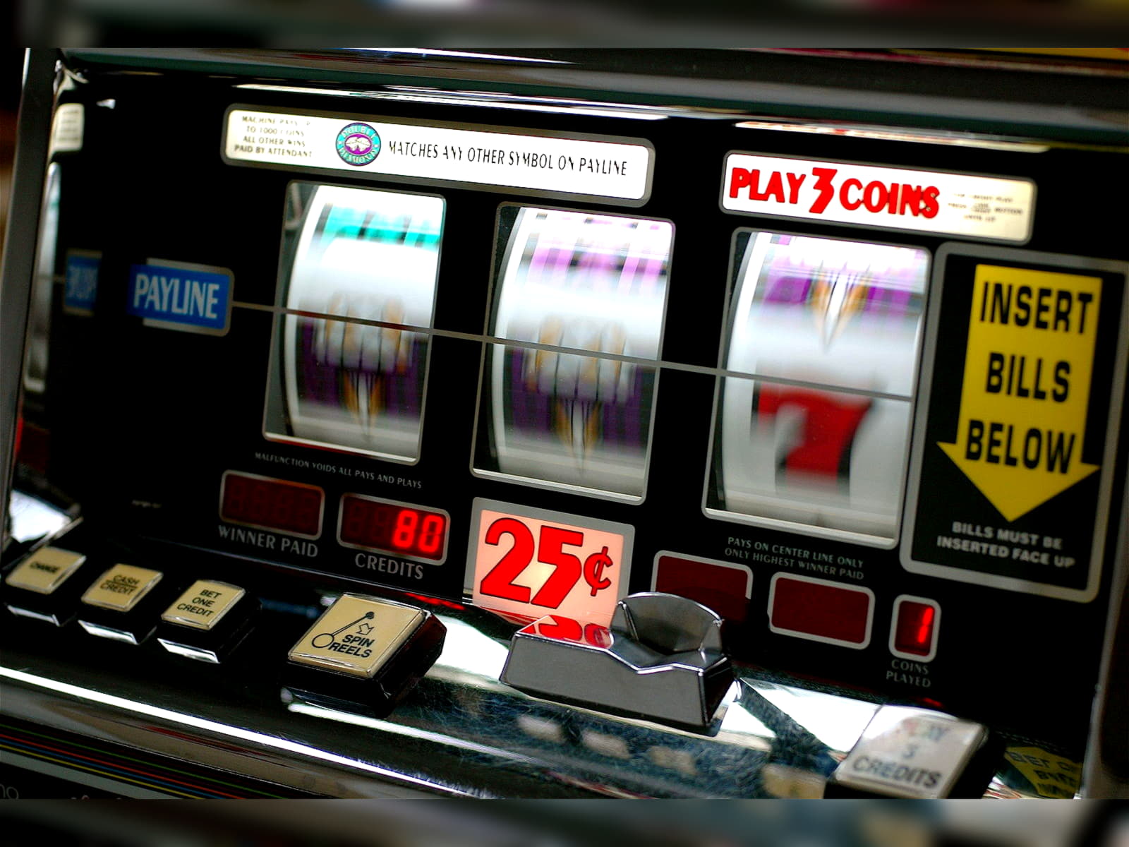 Eur 100 casino chip at Cadoola Casino