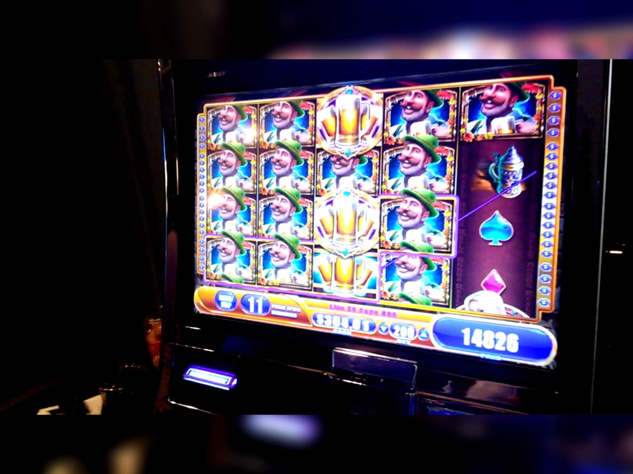 865% No Rules Bonus! at Casinia Casino